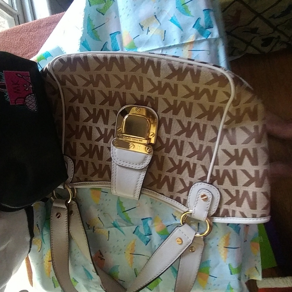 MK classic! Free make up bag!